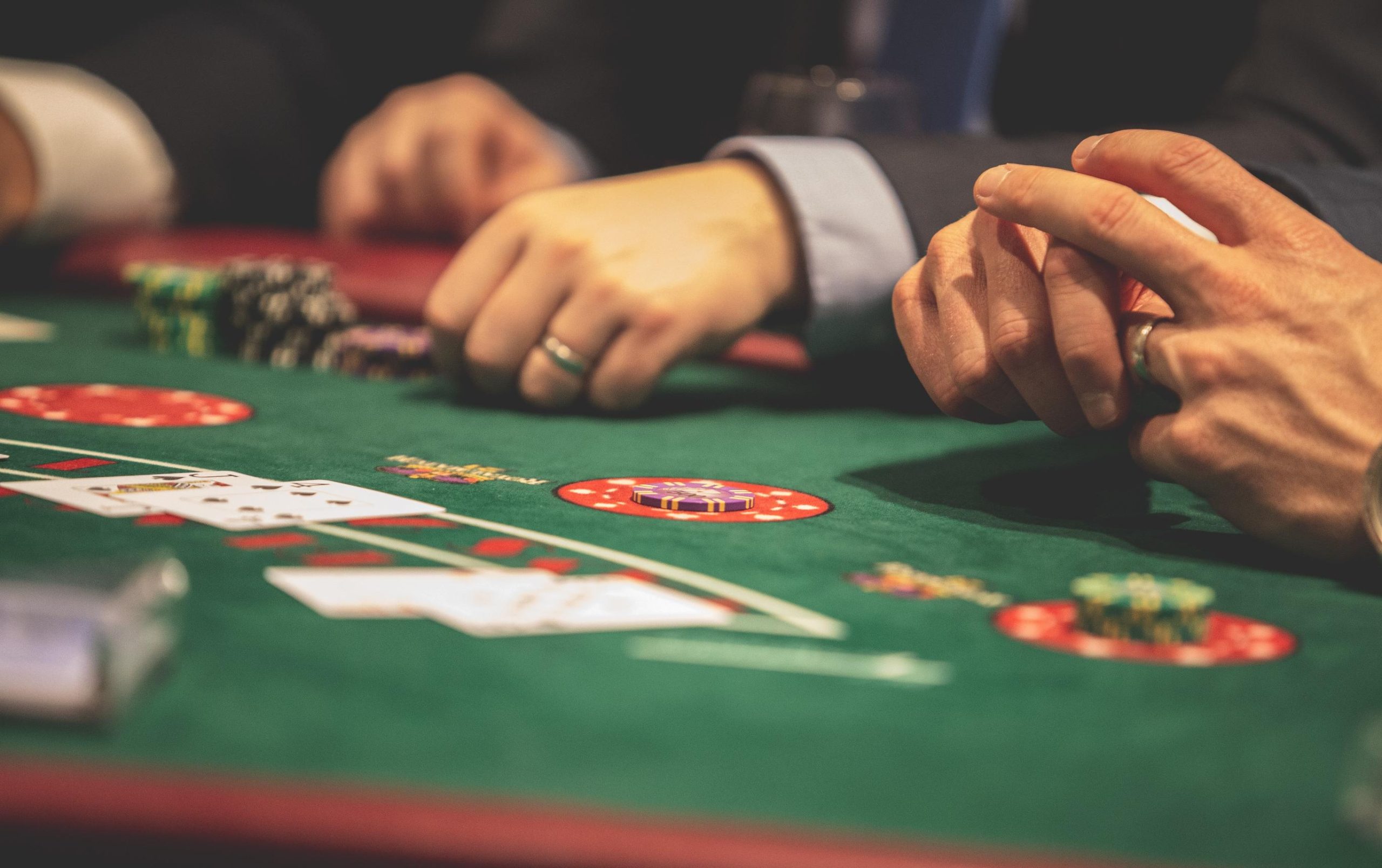 Baccarat Explained Through Its Table Structure and Dealing Process